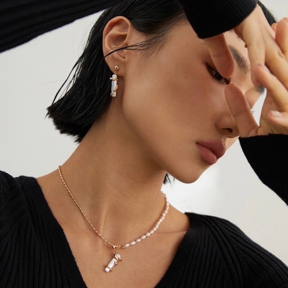 Gold Pearl Earrings/Stubs,‎ 18k Gold and 925 Sterling Silver - Picture 3 of 9